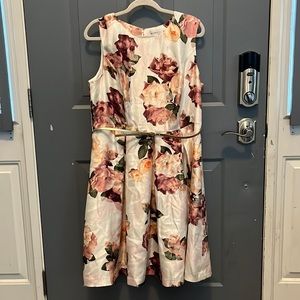 Liz Claiborne Women’s floral sleeveless dress, size 16.